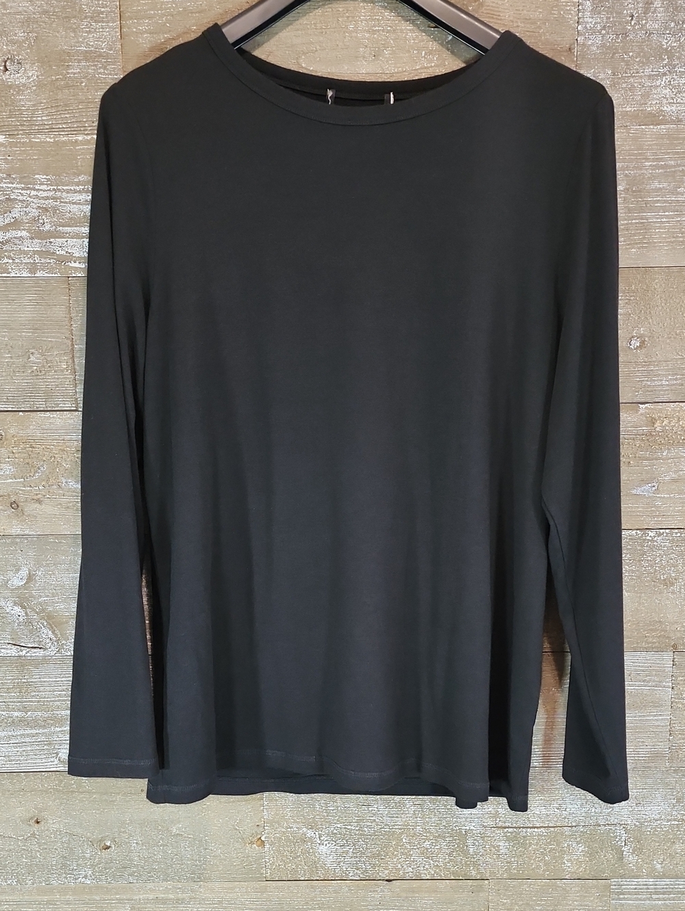 Women's Black Long-Sleeve Crewneck Tee